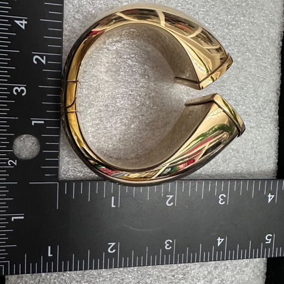 LOUIS Vuitton Gold Trunk Hinged Cuff Bracelet - Picture 4 of 10